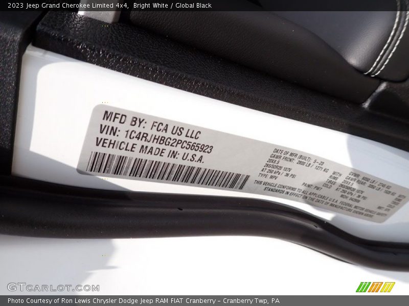 Bright White / Global Black 2023 Jeep Grand Cherokee Limited 4x4