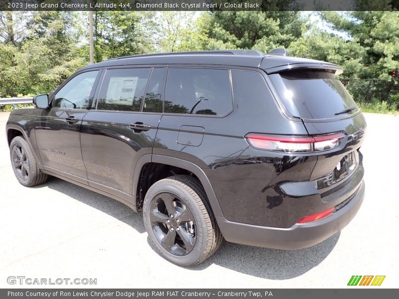 Diamond Black Crystal Pearl / Global Black 2023 Jeep Grand Cherokee L Altitude 4x4