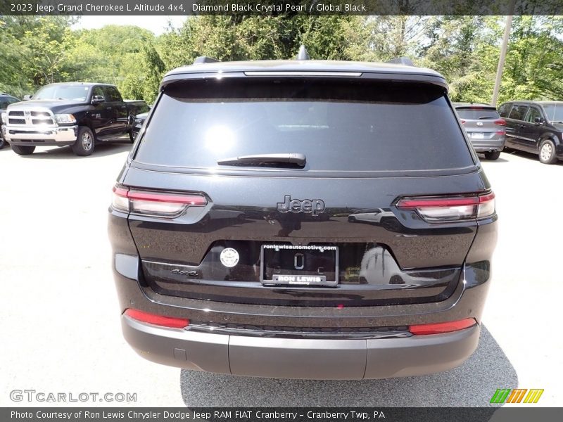 Diamond Black Crystal Pearl / Global Black 2023 Jeep Grand Cherokee L Altitude 4x4