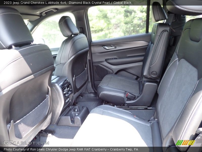 Diamond Black Crystal Pearl / Global Black 2023 Jeep Grand Cherokee L Altitude 4x4