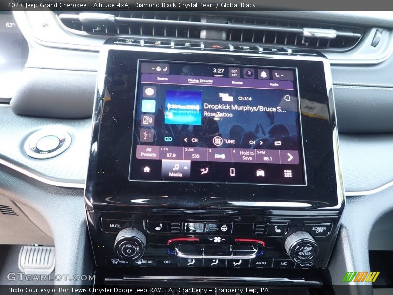Diamond Black Crystal Pearl / Global Black 2023 Jeep Grand Cherokee L Altitude 4x4