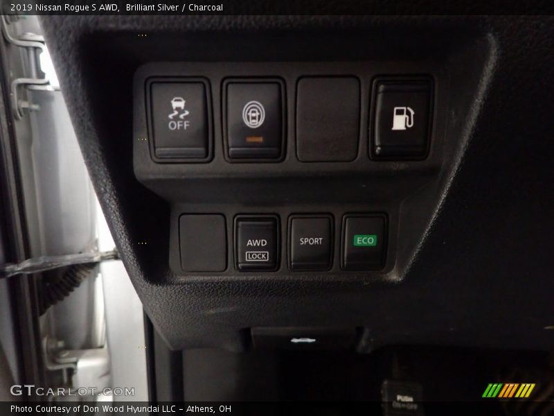 Controls of 2019 Rogue S AWD