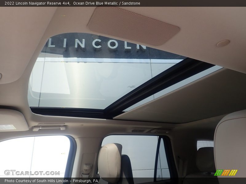 Sunroof of 2022 Navigator Reserve 4x4