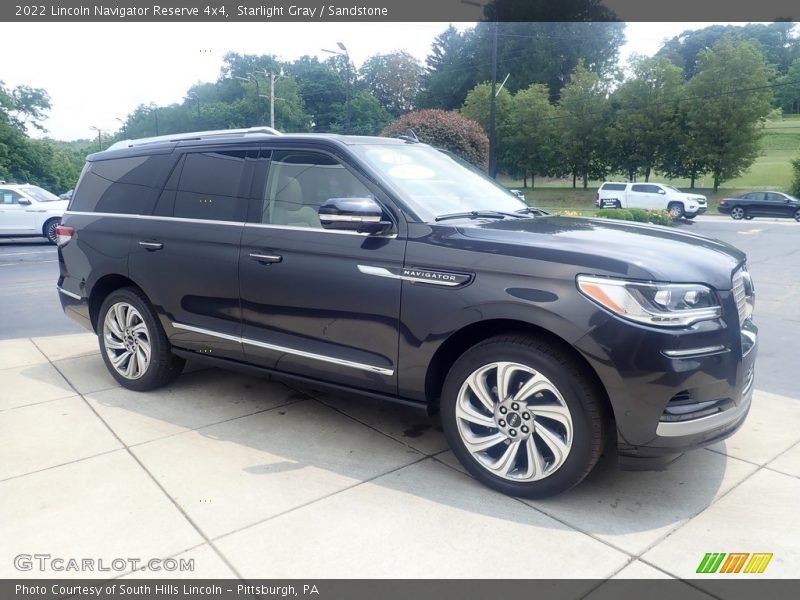 Front 3/4 View of 2022 Navigator Reserve 4x4