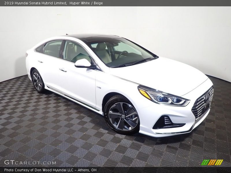 Front 3/4 View of 2019 Sonata Hybrid Limited