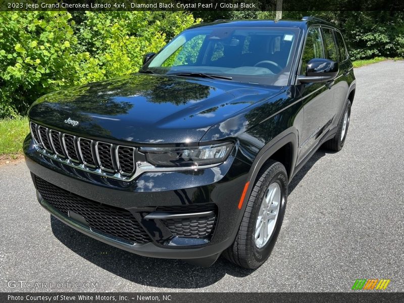 Diamond Black Crystal Pearl / Global Black 2023 Jeep Grand Cherokee Laredo 4x4