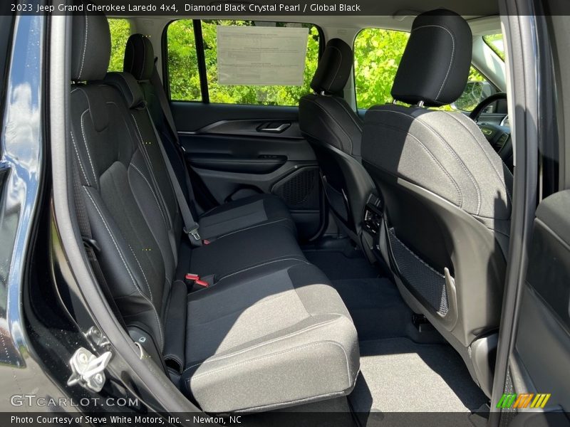 Diamond Black Crystal Pearl / Global Black 2023 Jeep Grand Cherokee Laredo 4x4