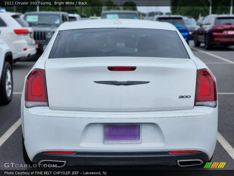 Bright White / Black 2022 Chrysler 300 Touring