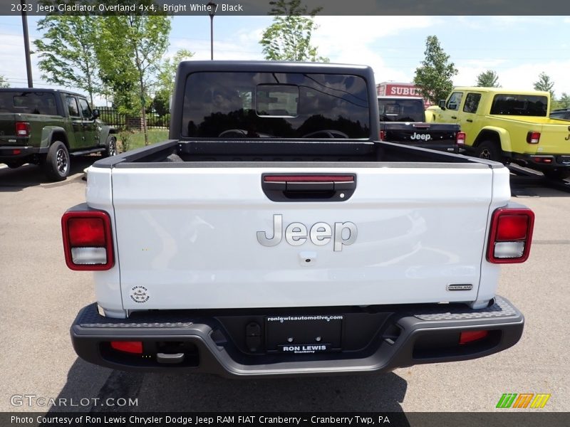 Bright White / Black 2023 Jeep Gladiator Overland 4x4
