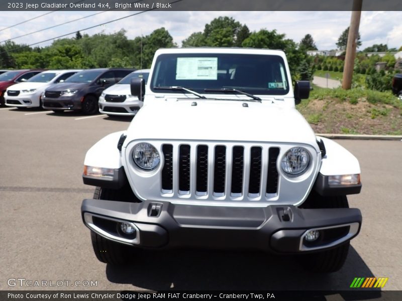 Bright White / Black 2023 Jeep Gladiator Overland 4x4