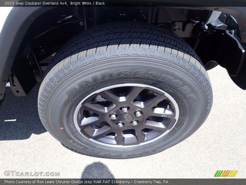 Bright White / Black 2023 Jeep Gladiator Overland 4x4
