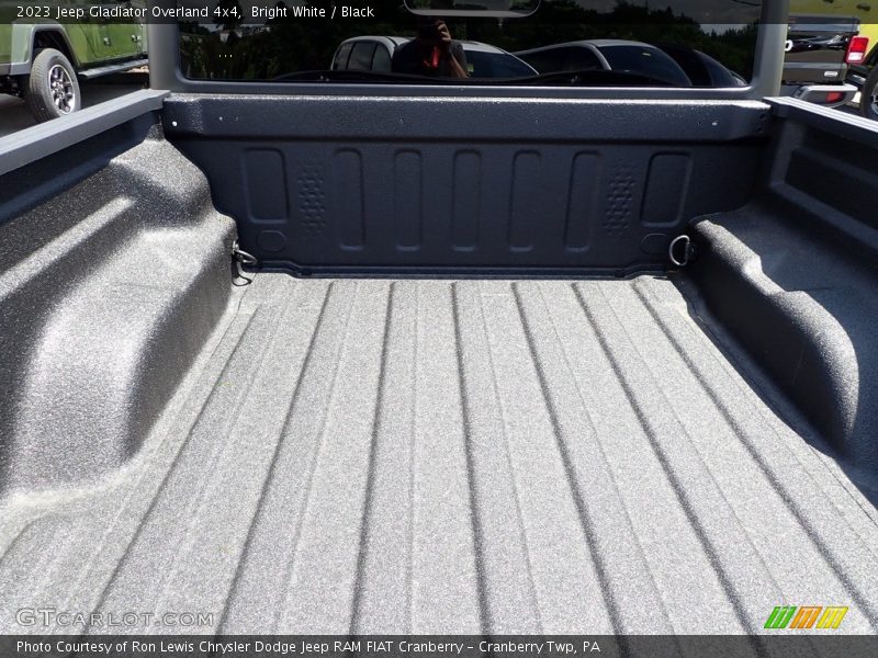 Bright White / Black 2023 Jeep Gladiator Overland 4x4