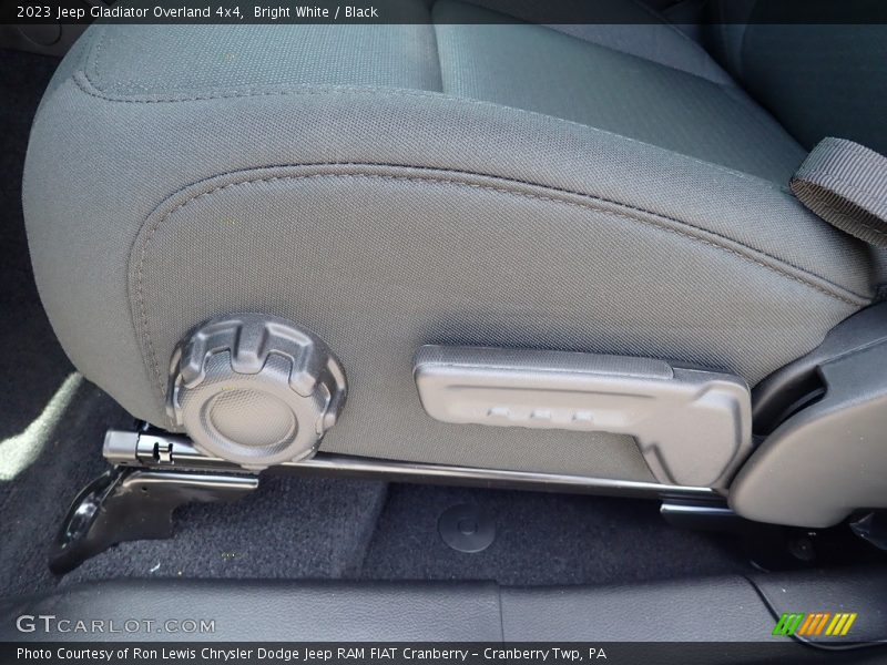 Bright White / Black 2023 Jeep Gladiator Overland 4x4