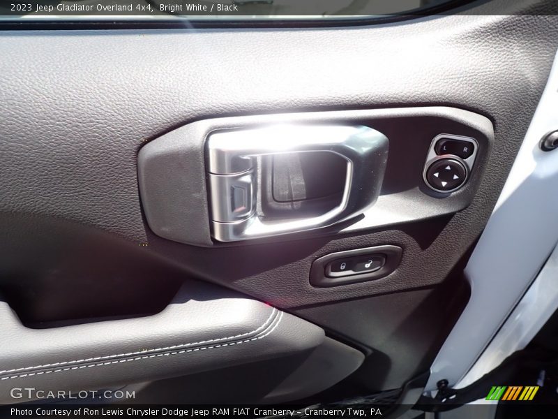 Bright White / Black 2023 Jeep Gladiator Overland 4x4