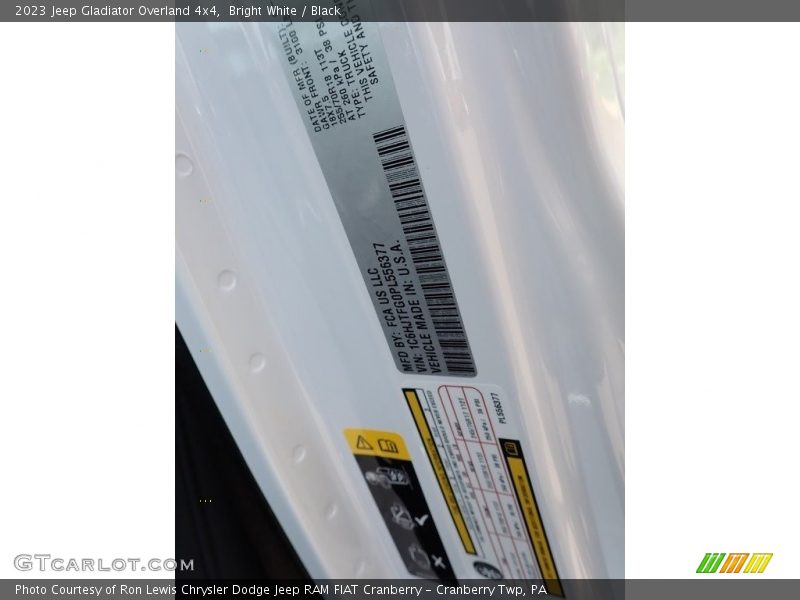 Bright White / Black 2023 Jeep Gladiator Overland 4x4
