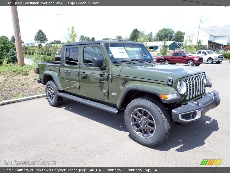 Front 3/4 View of 2023 Gladiator Overland 4x4