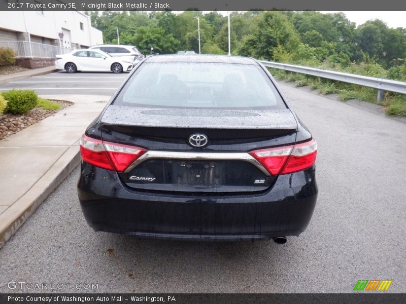 Midnight Black Metallic / Black 2017 Toyota Camry SE