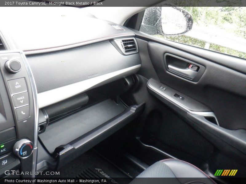 Midnight Black Metallic / Black 2017 Toyota Camry SE