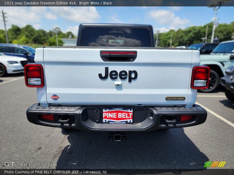 Bright White / Black 2023 Jeep Gladiator Freedom Edition 4x4