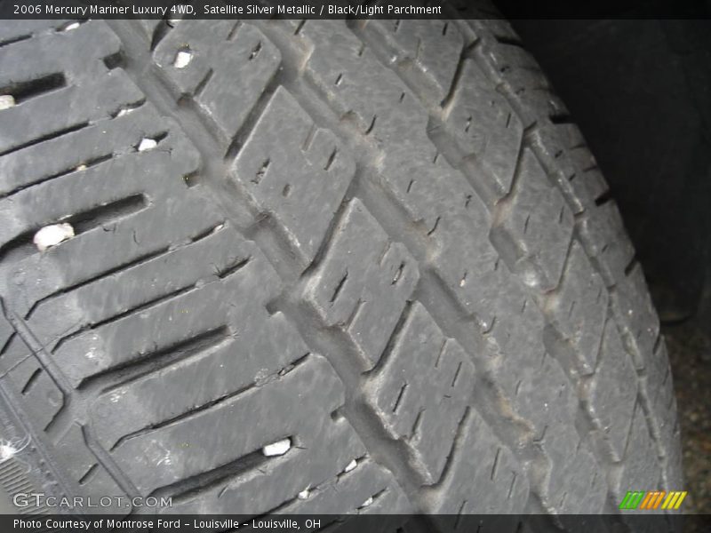 Satellite Silver Metallic / Black/Light Parchment 2006 Mercury Mariner Luxury 4WD