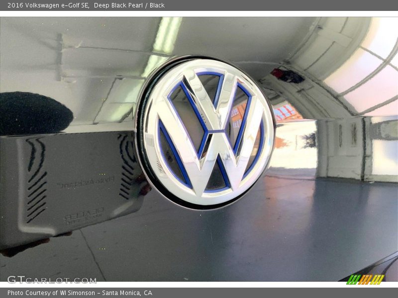 Deep Black Pearl / Black 2016 Volkswagen e-Golf SE