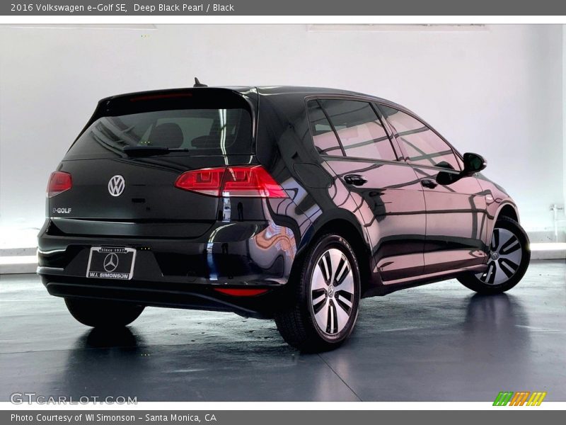 Deep Black Pearl / Black 2016 Volkswagen e-Golf SE