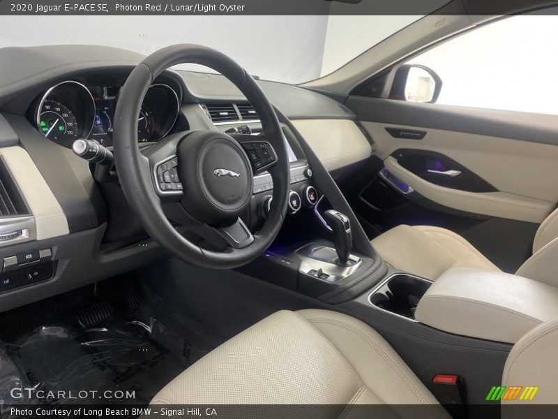 Photon Red / Lunar/Light Oyster 2020 Jaguar E-PACE SE