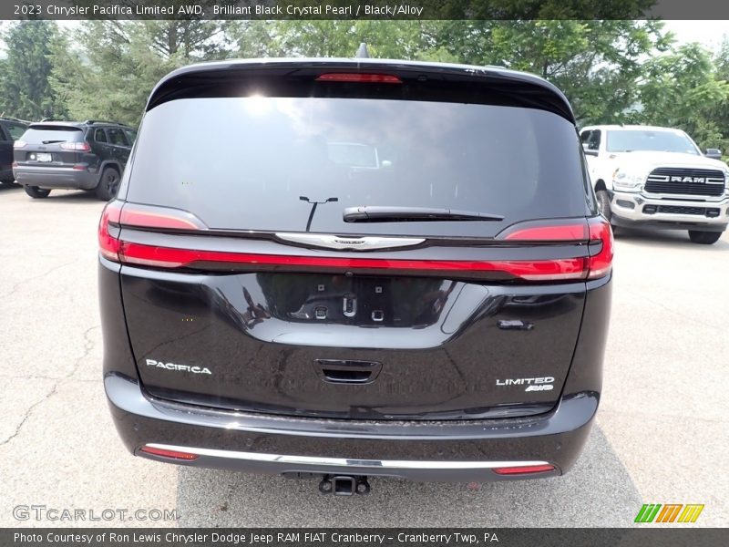 Brilliant Black Crystal Pearl / Black/Alloy 2023 Chrysler Pacifica Limited AWD
