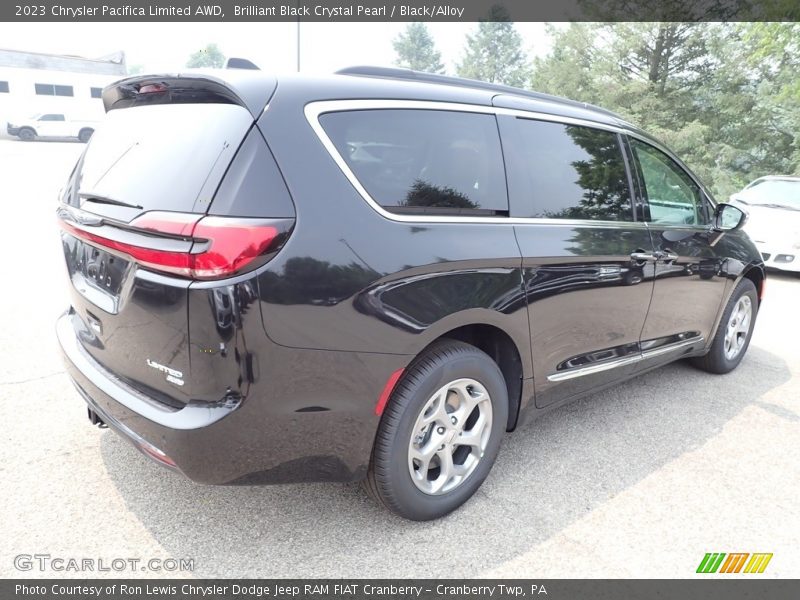 Brilliant Black Crystal Pearl / Black/Alloy 2023 Chrysler Pacifica Limited AWD