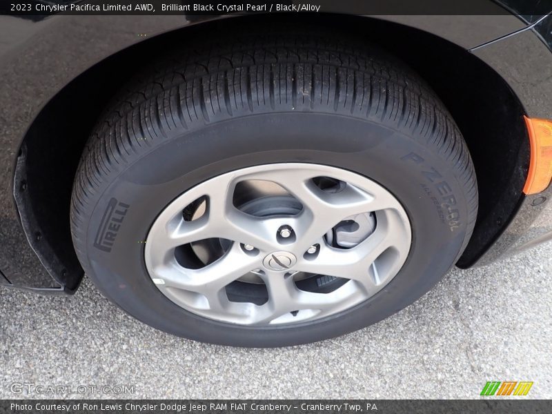 Brilliant Black Crystal Pearl / Black/Alloy 2023 Chrysler Pacifica Limited AWD
