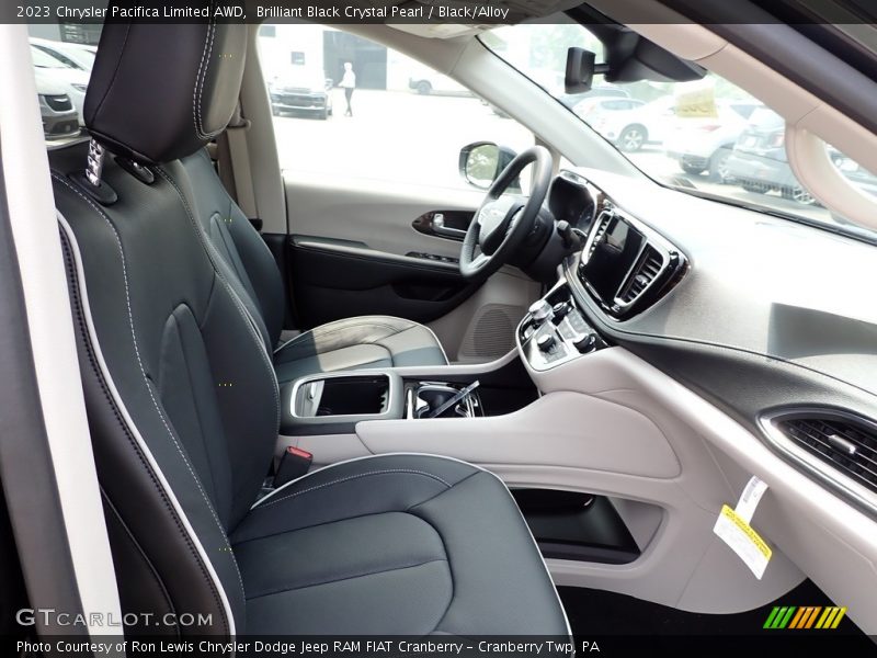 Brilliant Black Crystal Pearl / Black/Alloy 2023 Chrysler Pacifica Limited AWD