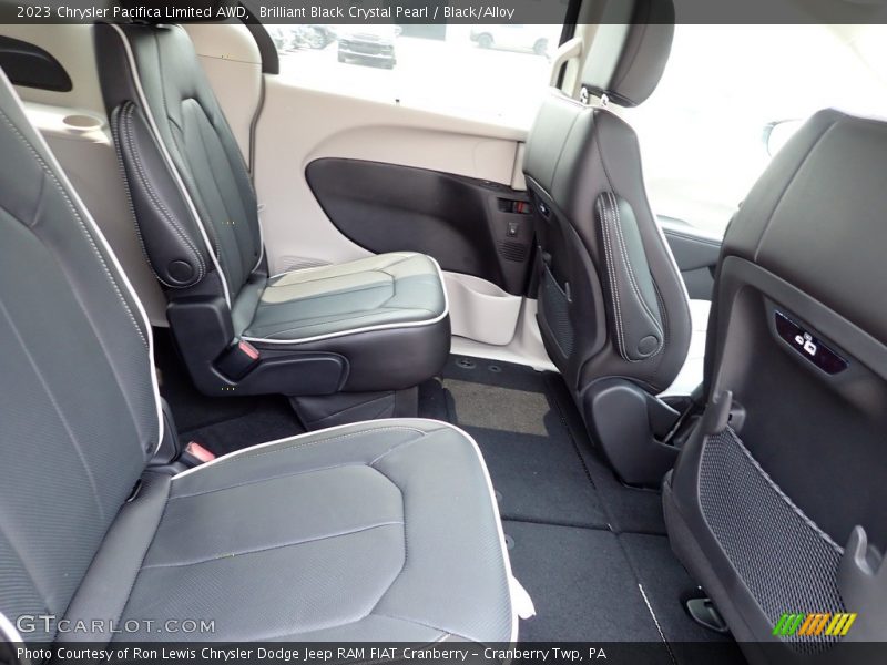 Brilliant Black Crystal Pearl / Black/Alloy 2023 Chrysler Pacifica Limited AWD