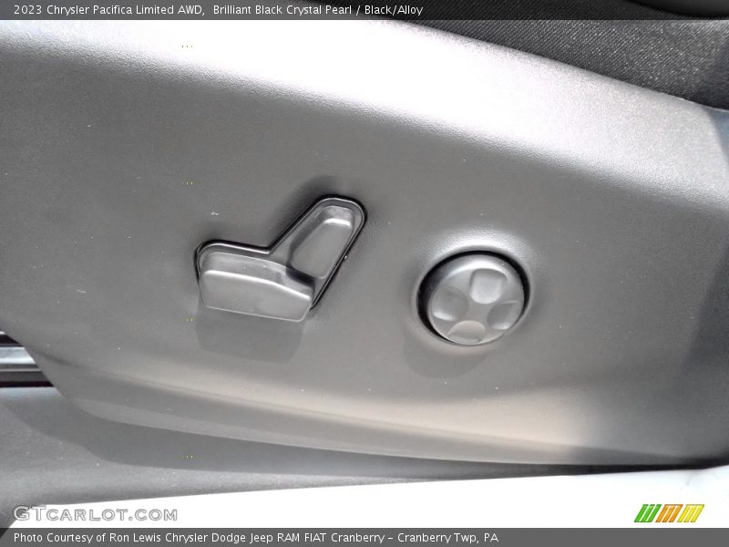 Brilliant Black Crystal Pearl / Black/Alloy 2023 Chrysler Pacifica Limited AWD