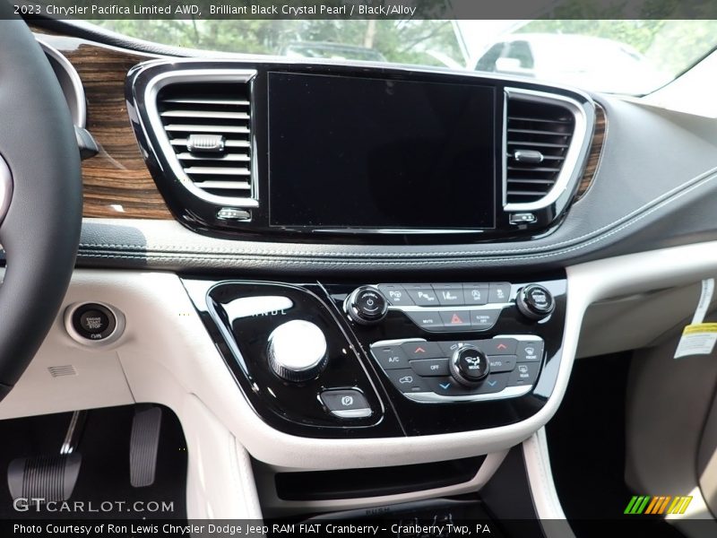 Brilliant Black Crystal Pearl / Black/Alloy 2023 Chrysler Pacifica Limited AWD