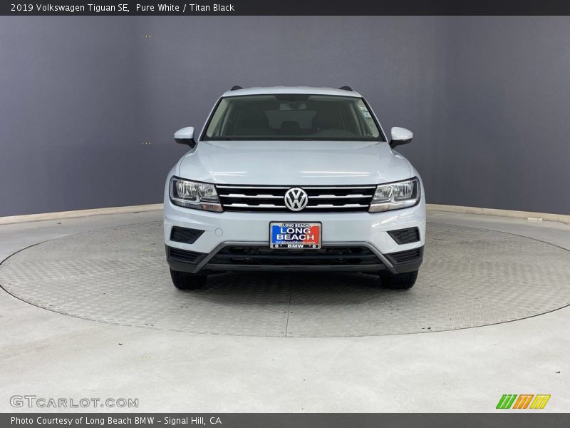 Pure White / Titan Black 2019 Volkswagen Tiguan SE