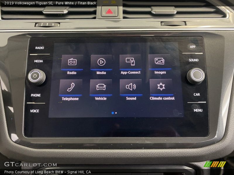 Controls of 2019 Tiguan SE