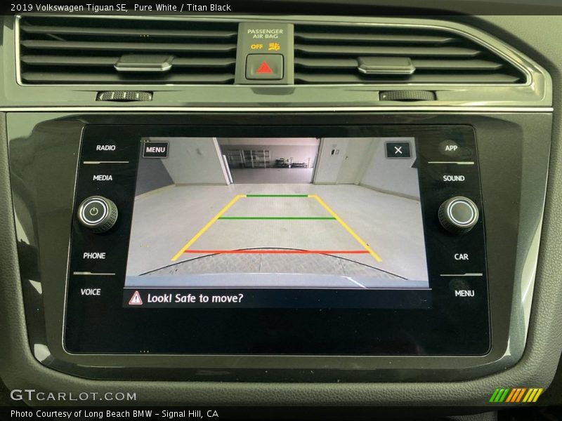 Pure White / Titan Black 2019 Volkswagen Tiguan SE