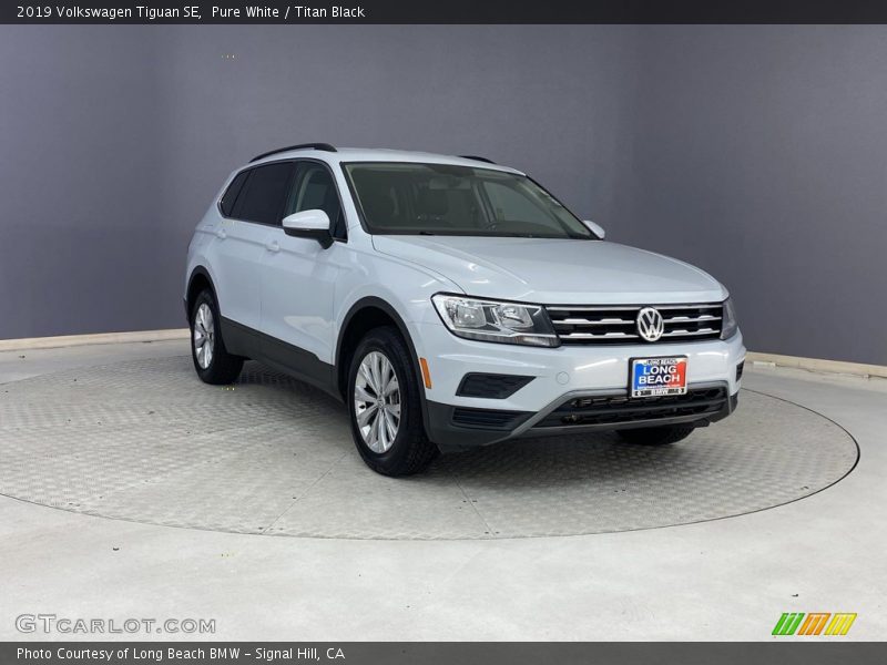 Pure White / Titan Black 2019 Volkswagen Tiguan SE