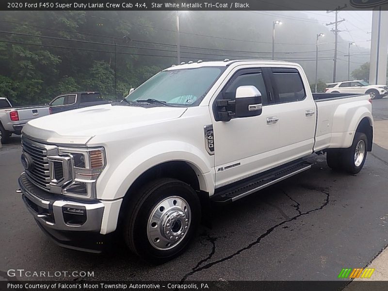 Front 3/4 View of 2020 F450 Super Duty Lariat Crew Cab 4x4