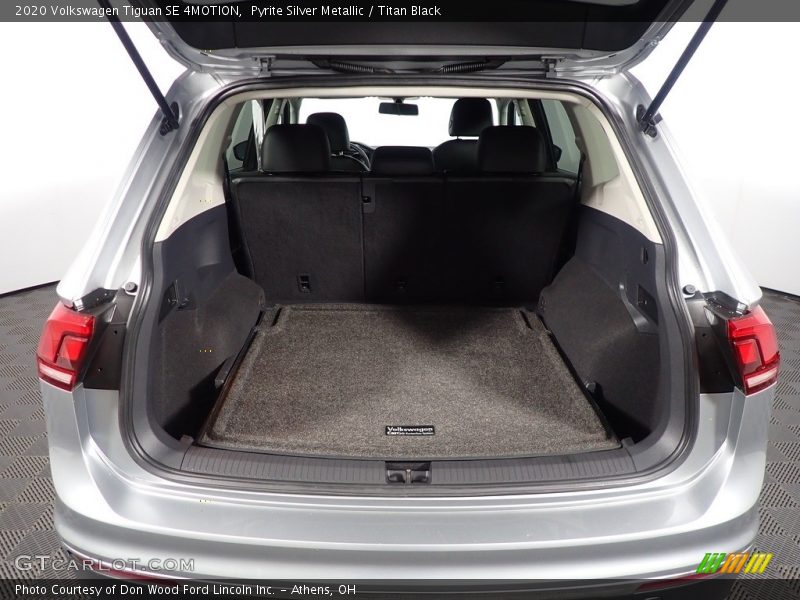 Pyrite Silver Metallic / Titan Black 2020 Volkswagen Tiguan SE 4MOTION