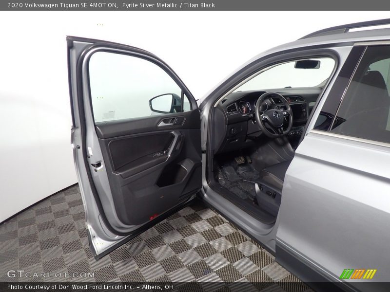 Pyrite Silver Metallic / Titan Black 2020 Volkswagen Tiguan SE 4MOTION