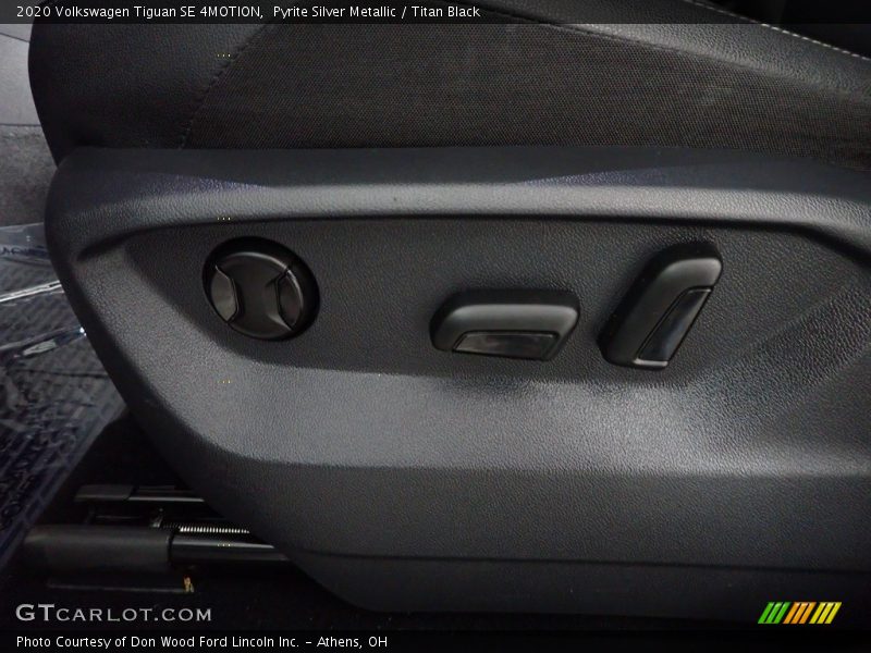 Pyrite Silver Metallic / Titan Black 2020 Volkswagen Tiguan SE 4MOTION