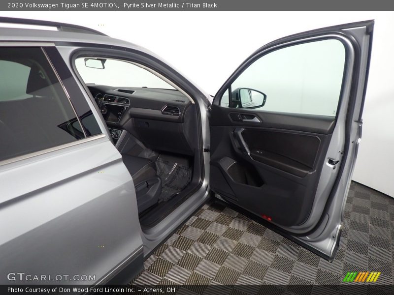 Pyrite Silver Metallic / Titan Black 2020 Volkswagen Tiguan SE 4MOTION