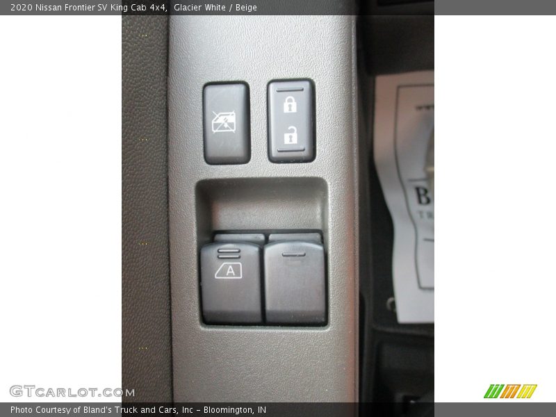 Glacier White / Beige 2020 Nissan Frontier SV King Cab 4x4