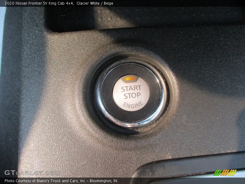 Glacier White / Beige 2020 Nissan Frontier SV King Cab 4x4
