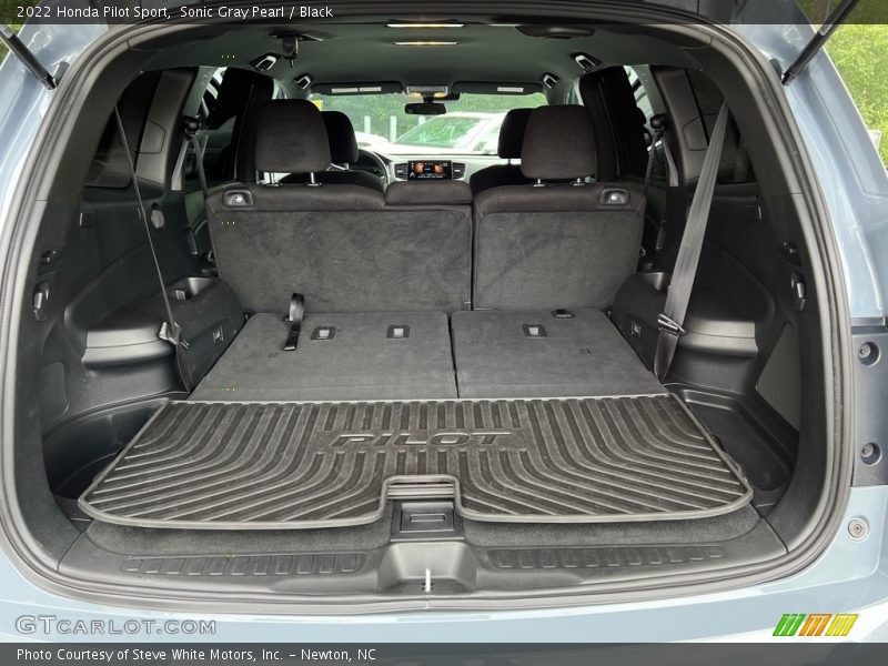  2022 Pilot Sport Trunk