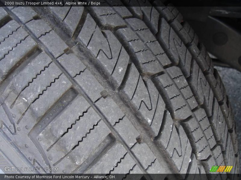 Alpine White / Beige 2000 Isuzu Trooper Limited 4x4