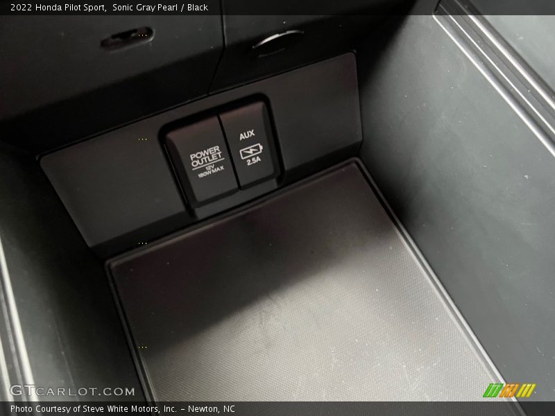 Sonic Gray Pearl / Black 2022 Honda Pilot Sport
