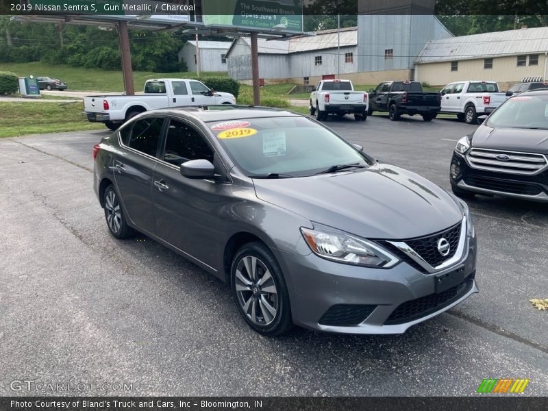 Front 3/4 View of 2019 Sentra S