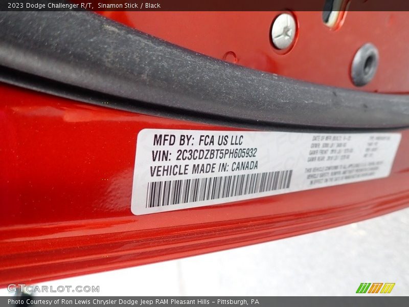 Sinamon Stick / Black 2023 Dodge Challenger R/T